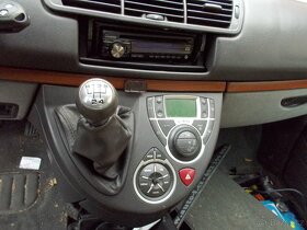 Citroën C8 2.2i 16v 116kw r.v.02 - 8