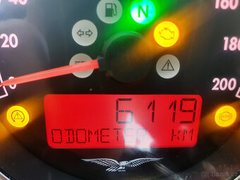 Moto Guzzi V9 Bobber Sport - 8