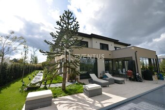 Prodej rodinného domu 716 m2, pozemek 1135 m2 - 8