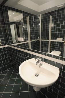 Pronájem dvoupatrového 4+1, 144 m2, Hořejší nábřeží, Praha 5 - 8