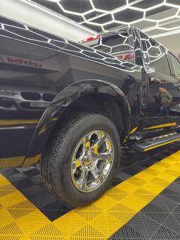 Predám Dodge RAM 1500 5.7 HEMI 2018 4x4 TOP STAV - 8