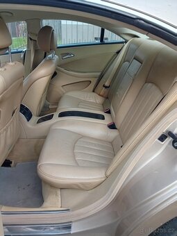 Mercedes Benz 320CLS - 8