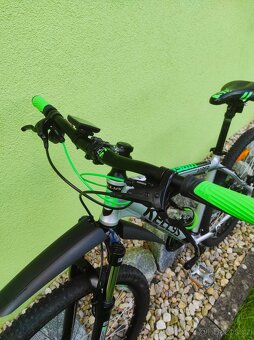 Značkové horské kolo KELLYS 27,5"/17,5" Hydraulic. disc - 8