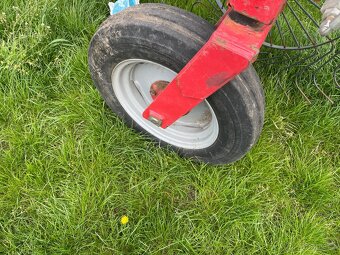 Obraceč slámy a nahrabovač sena - 8