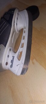 Prodám dětské brusle Crowned vel.37 - 8