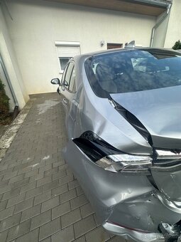 Toyota Corolla 2023 | 1.5L Benzín | 92 kW | 21 043 km | Aut - 8