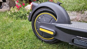 Elektrická koloběžka Ninebot Segway MAX G30E II jako NOVÁ. - 8