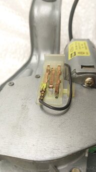 VW Transporter T4 – Stěrač dveří kufru 701955711 - 8