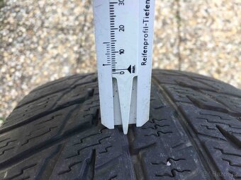 1ks zimní pneu Nokian 4mm - 215/65/17 DOT 3518 - 8