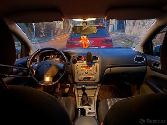 Ford Focus 1.6 benzín - 8