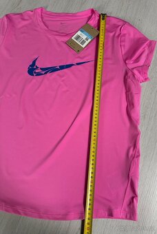 Nový komplet legín s tričkem NIKE - 8