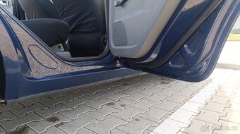Ford Focus 1.4 benzín - 8