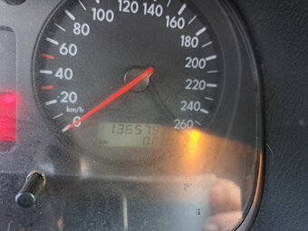 VOLKSWAGEN GOLF IV 85 kW - 8