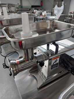 Mlýnek na maso HFM 22" Řeznický vlček, Řezačka masa HFM 22 - 8