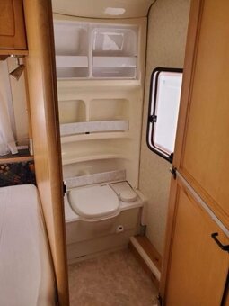 Dlouhodobě pronajmu celoroční karavan s pozemkem - 8