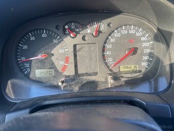 Vw Bora 1.6i 77 kW r.v 1999 dovoz DE - 8