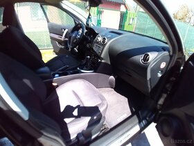 Nissan Qashqai    SUV - 8