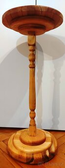 Květinový stolek na vysoustružené noze přírodní - 8