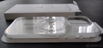Original Apple průhledný kryt s MagSafe na iPhone 16 Pro - 8