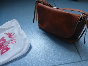 Nové s visačkou - Crossbody kabelka hnědá BPC - 8