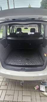Volkswagen Touran 1.6 TDI 77 KW - 8