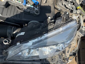 Dvě levé přední světla Mercedes w204 předfacelift / facelift - 8