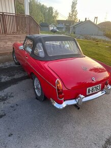 MG MGB - 8