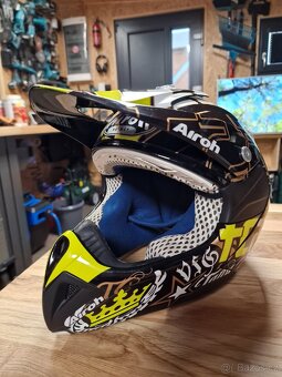 Dětská MX helma Airoh + brýle a rukavice jako dárek - 8