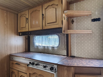 Karavan, obytný přívěs dvouosý Buerstner LUX 580, 5803 - 8