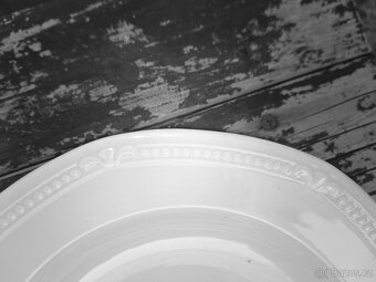 Staré talíře se zdobením - 8