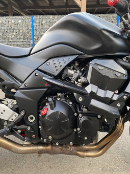 Kawasaki Z750R - 8