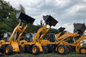 Kloubový nakladač CR20, kolový nakladač 2000 kg - 8