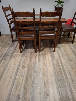 Jídelní stůl s židlemi - 8