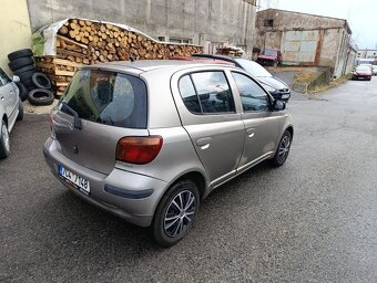 Toyota Yaris 1.0í - 8