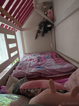 Dětská patrová postýlka ve tvaru domečku – TOP stav - 8