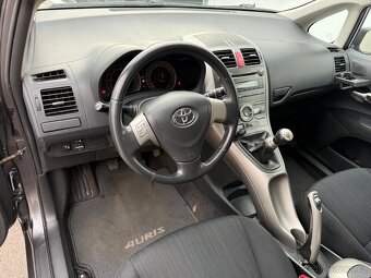 Toyota Auris 1.6 benzín 91 kW - 8