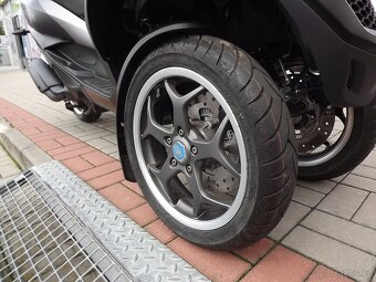 Piaggio MP3 300 Sport - 8
