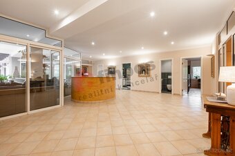 Luxusní Rodinný Dům na Prodej ve Hvězdonicích - 8