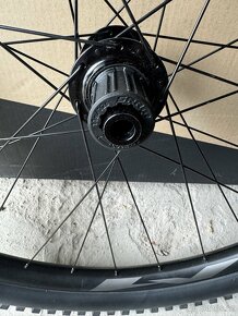 Zapletená kola Giant AM - 8