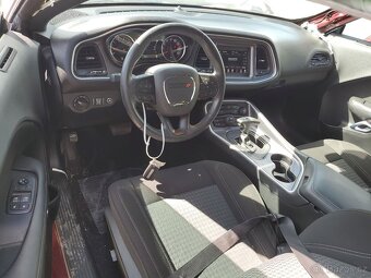 Dodge Challenger SXT 3.6 V6, automat, najeto jen 27tis. km - 8