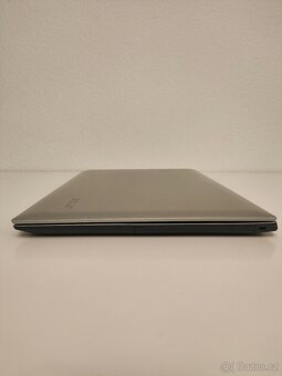 Lenovo 330-17IKB | i5 • 8GB • 256GB SSD - 8