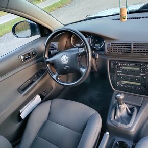 Volkswagen Passat, 1.9TDI,KRÁSNÝ,240TKM,1MAJ52LET - 8