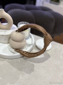 Luxusní, nastavitelná čelenka Invisibobble - 8