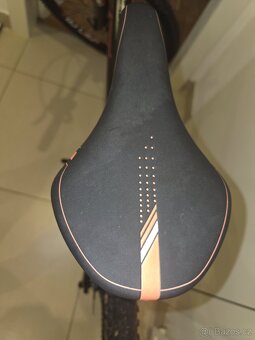 4E Front Bee 17 - 8