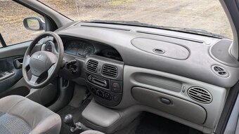 Renault  Scenic 1,6i 16V 79kW - 8