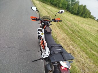 Prodám zachovalou KTM SMC r. RC. obsah 690. - 8