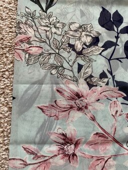 Nový dámský šátek Avon - orig. balení, vzor květiny - 8