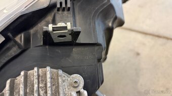 Adaptive xenon světlo levé BMW F22 / F23 / F87 - 8