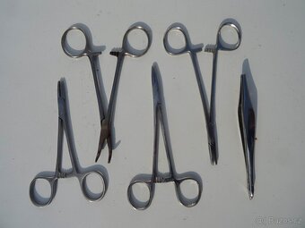 Staré chirurgické nástroje . - 8