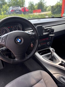 BMW E90 318 LCI - 8